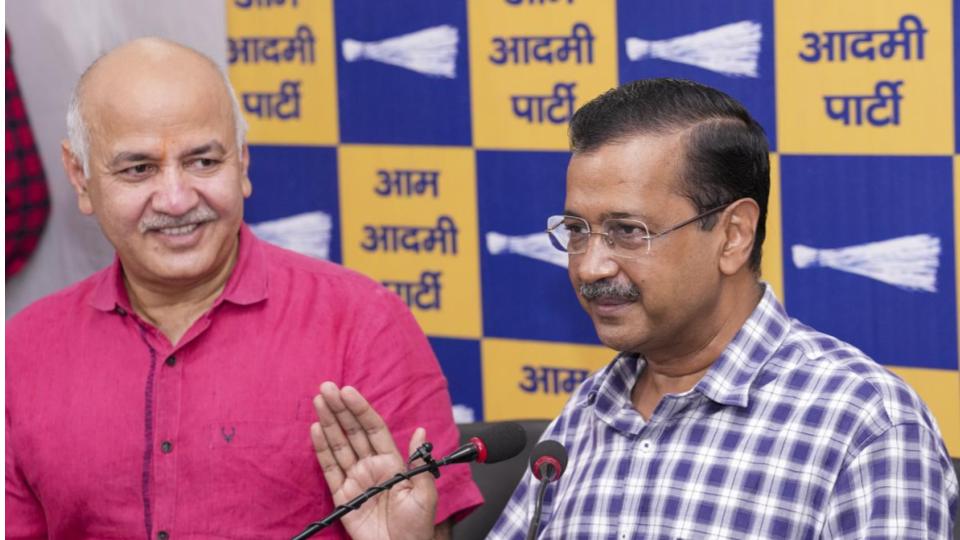 Delhi HC Gives Kejriwal, Sisodia Time to Reply to CBI Plea