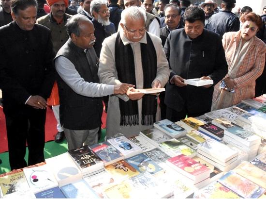 haryanacminaugurates2ndpanchkulabookfairwithknowledgeandelectricitytheme