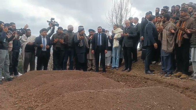 jkcmomarabdullahvisitsrajouri’sbadhaalvillageafter17mysteriousdeaths