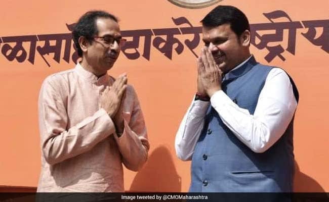 maharashtracmfadnavismeetsthackeraytodiscussproposedcabinetexpansion