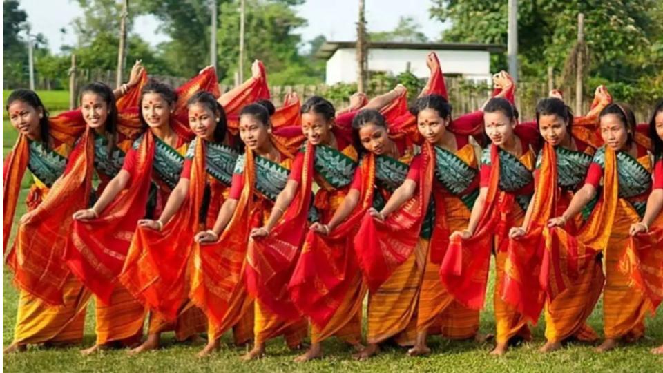 10kartiststoperformbagurumbadanceinpresenceofpmmodiinguwahati