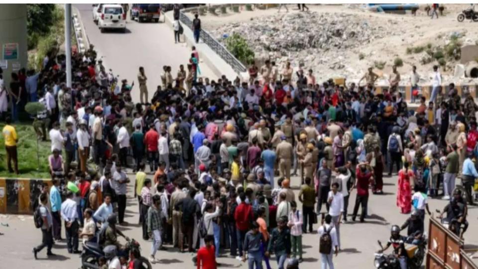 Workers Protest Continues in Noida Despite Minimum Wage Hike