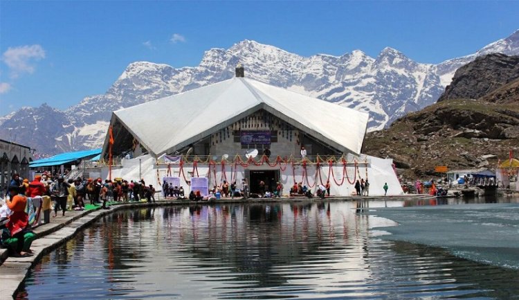 portalsofholyshrineofsikhsshrihemkundsahibclosedforwinteronoctober10afternoon