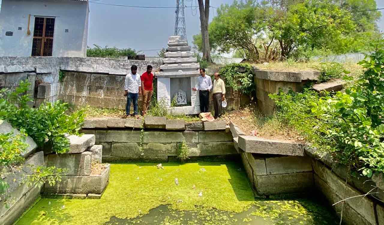 Neglected Kakatiya temple tank cries for attention in Hanamkonda