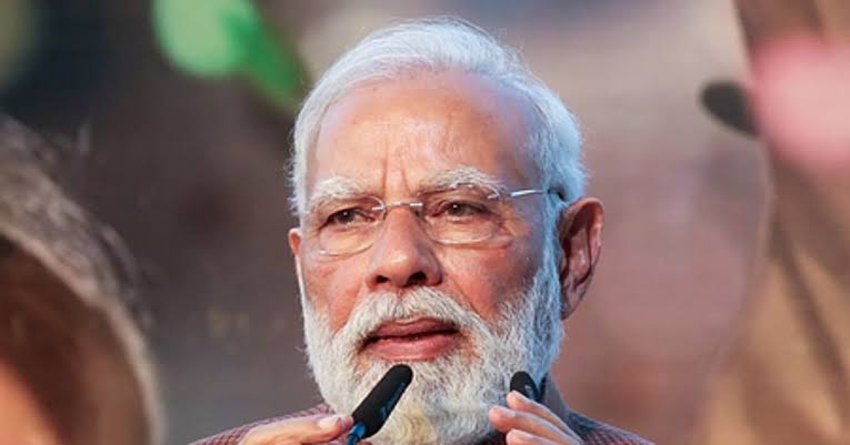 PM Modi announces Rs 2 lakh for families of deceased, Rs 50,000 for injured in Kolkata Durga Puja stampede
