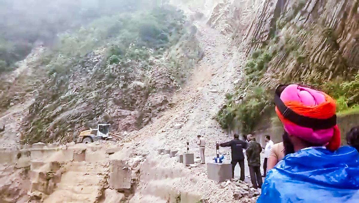 Kedarnath yatra temporarily suspended