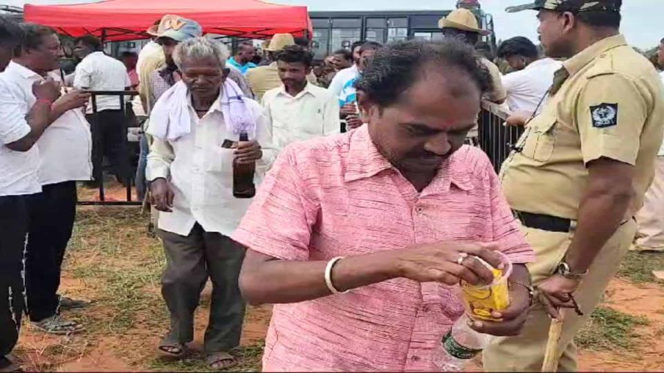 alcoholdistributedatpartyforkarnatakabjpmp’spollvictory