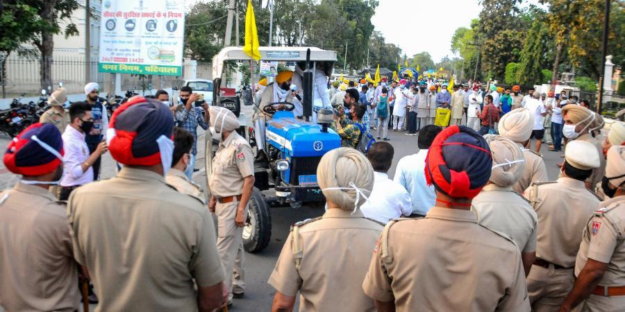 bharatbandh:farmersgathernearnationalhighwaysinpunjabharyana