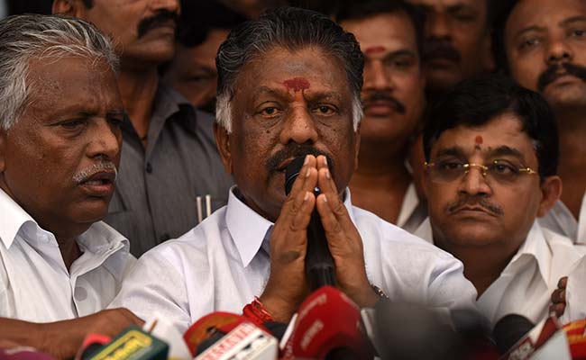 nomergerifsasikaladhinakaranremaininaiadmk:panneerselvam