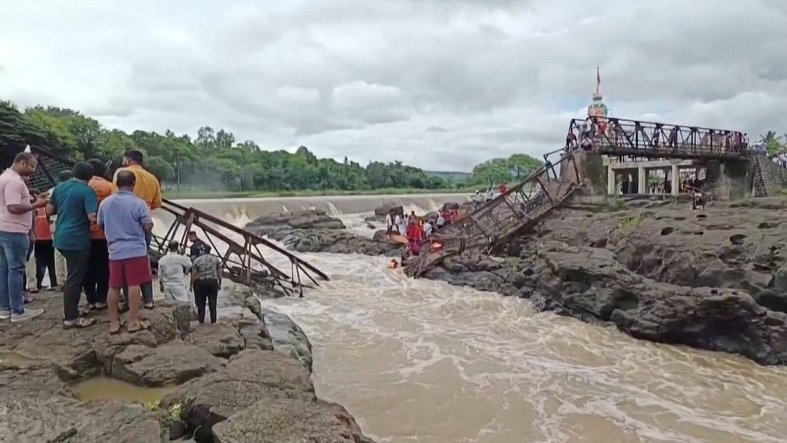 4 dead, 51 injured as old Pune bridge collapses amid rush to watch swelling river