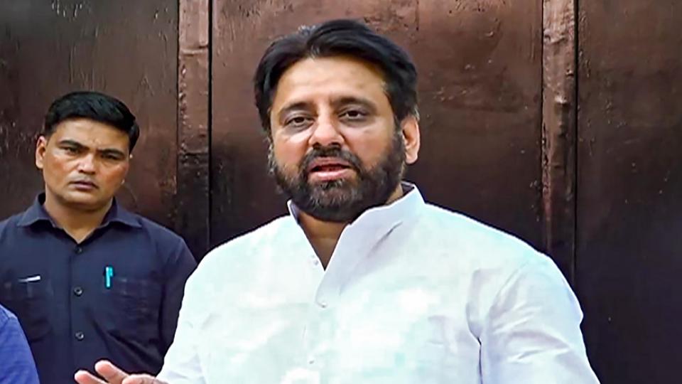 aapmlaamanatullahkhanmovesscagainstwaqfbill