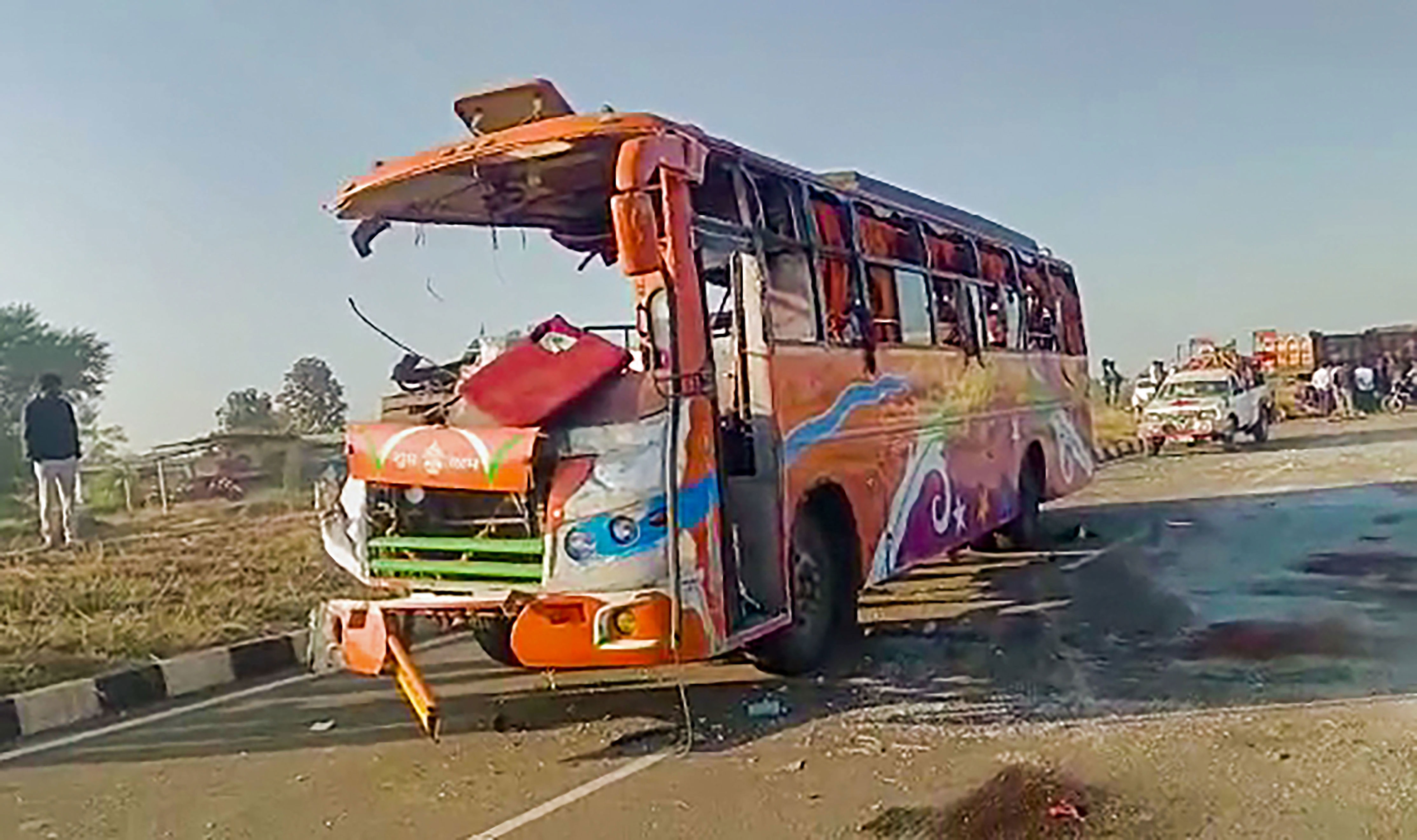 10killedinbustruckaccidentinmaharashtracmordersprobe
