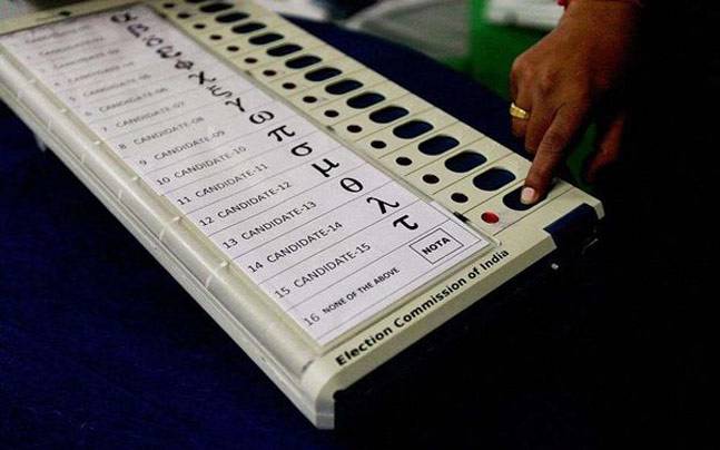 bjpleadsintwocongressinoneinassemblybypollsinkarnataka