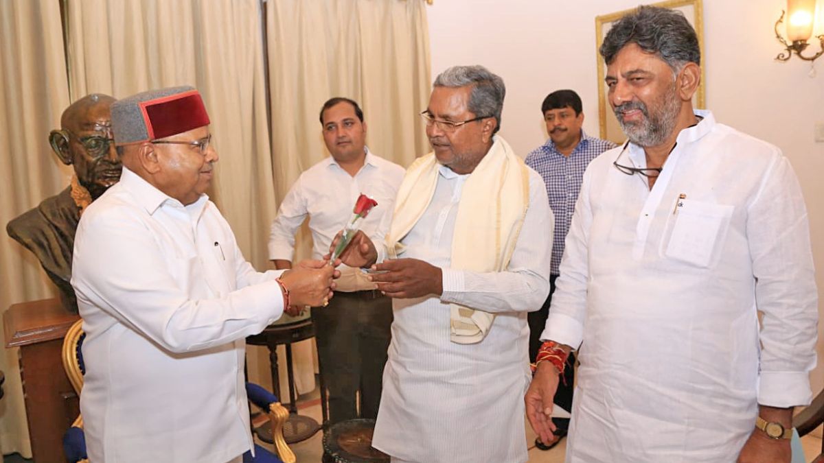 karnatakagovernorinvitescongressleaderssiddaramaiahtotakeoathaschiefministeranddkshivakumarasdeputycm
