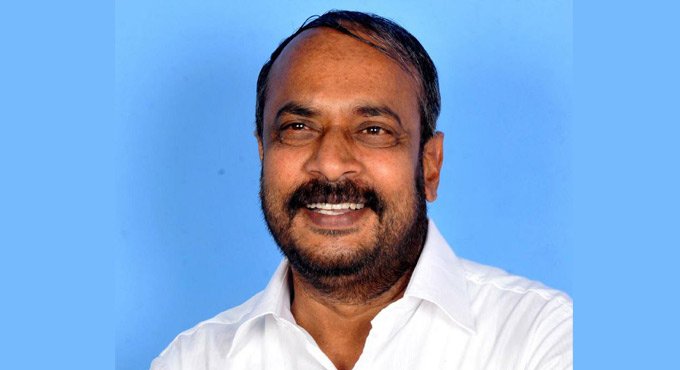 karnatakalegislativecouncildeputychairmanfounddeadonrailtrack