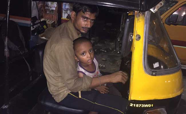 muslimindiandriverreceivesaidafterphotowith2yearoldsongoesviral