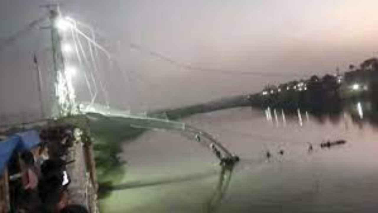gujaratbridgecollapse:congdemandsprobeheadedbyretiredscorhcjudge