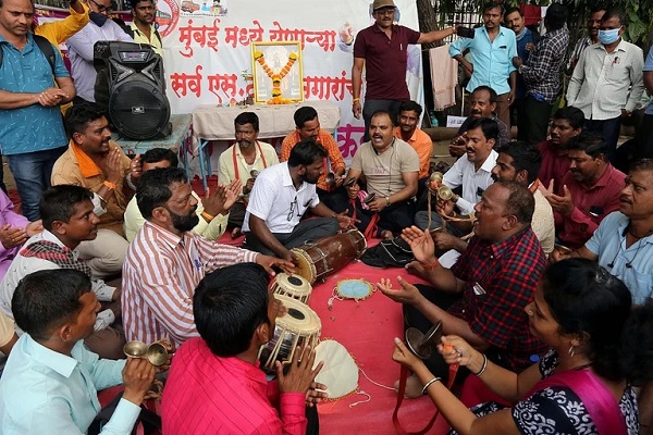 mumbai:"highestever"salaryhikeoffertostrikingmsrtcemployees