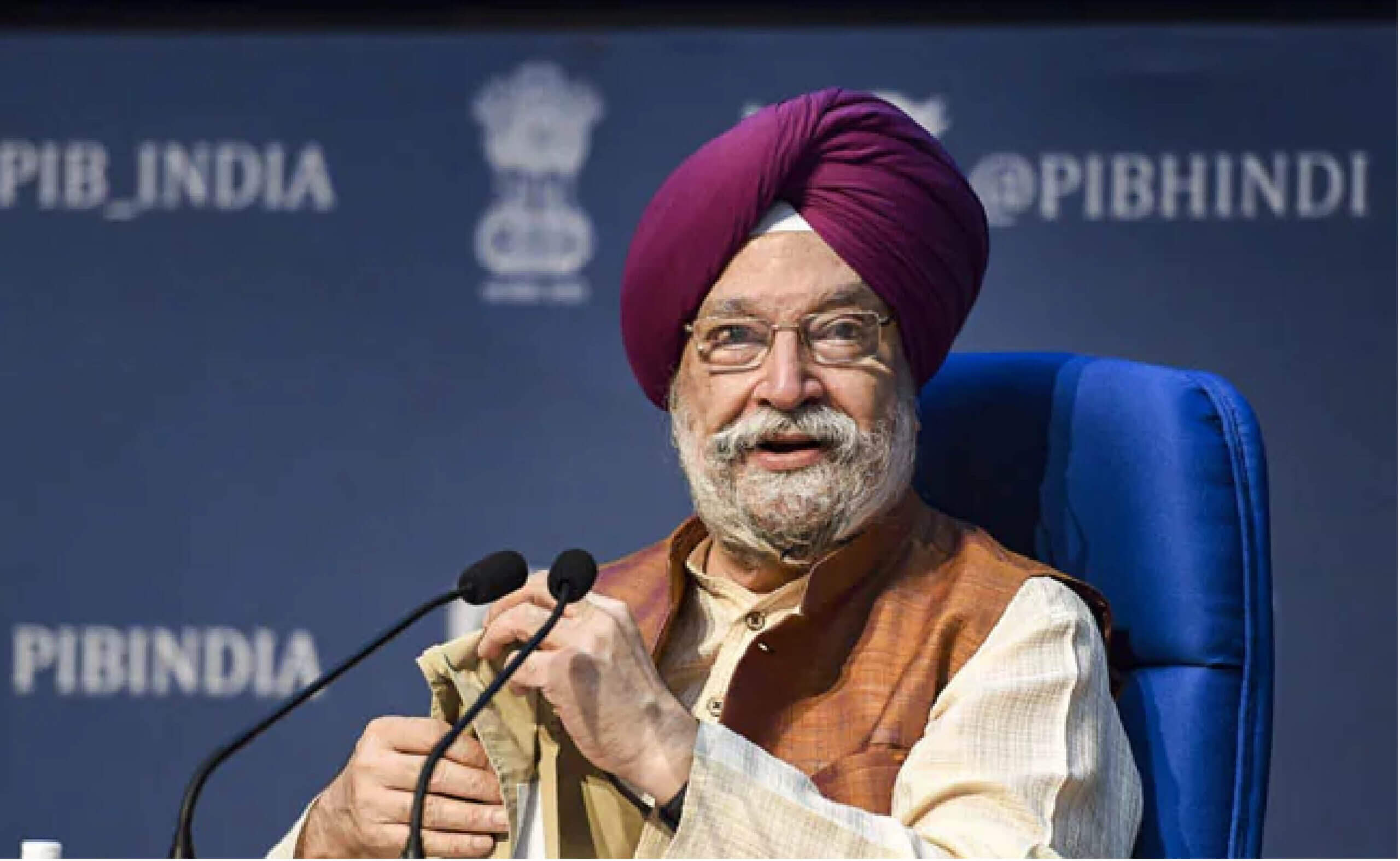 sunitakejriwalpreparingtobenextdelhicmclaimsunionministerhardeepsinghpuri