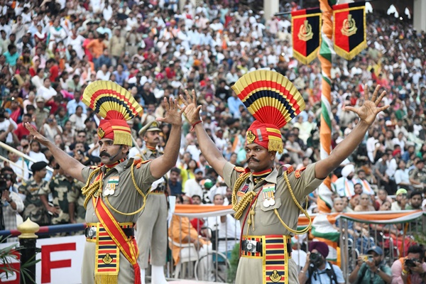 bsfscalesdownretreatceremonyatattariandtwootherlocationsinpunjab