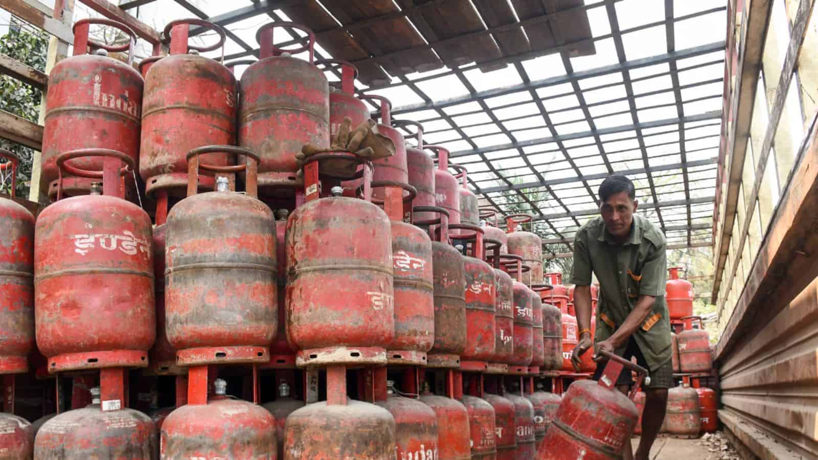 Centre appoints 2 new officers to oil and gas ministry amid LPG crisis