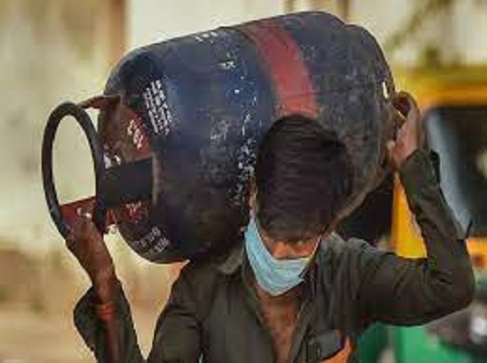 commerciallpgpricecutbyrs135fromjune1norelieffordomesticusers