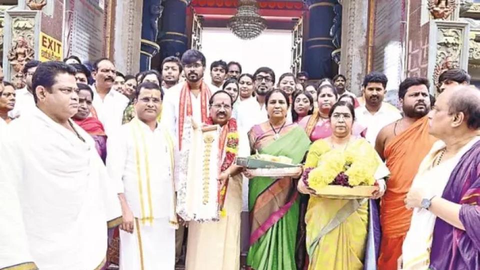 Gold Braid Worth Rs. 11 Lakh Offered to Kanaka Durga, Vijayawada