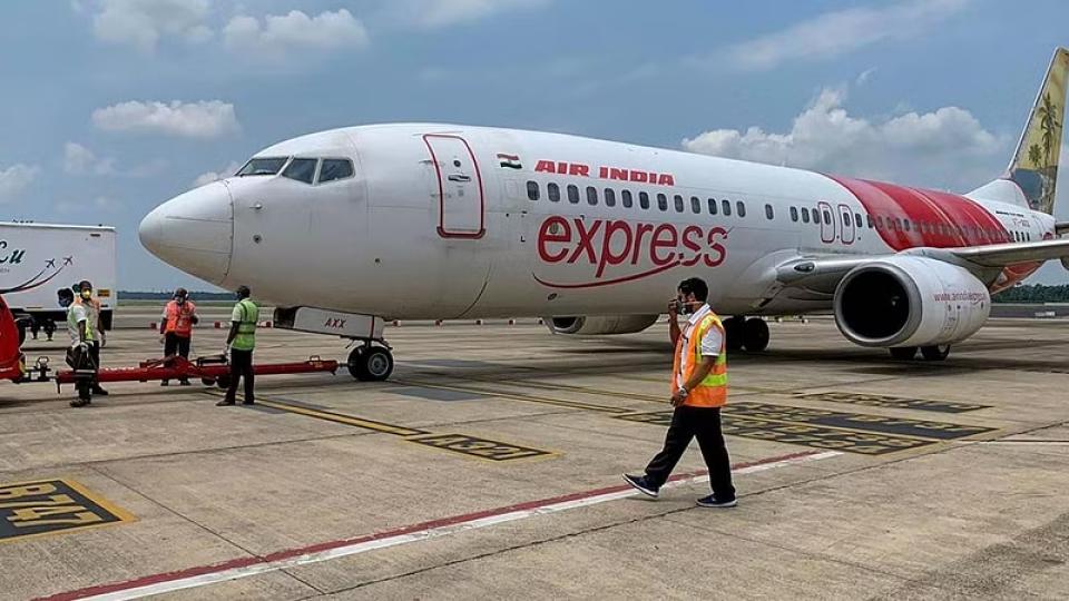 airindiaplanemakesemergencylandinginayodhyafollowingbombthreat