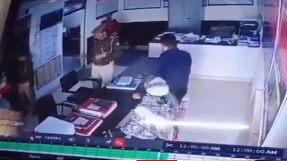 videoofuttarpradeshwomanaccidentlyshotatinsidepolicestation