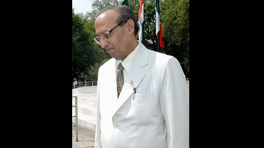 expresidentpratibhapatilshusbanddevisinghshekhawatdiesofheartattackinpune