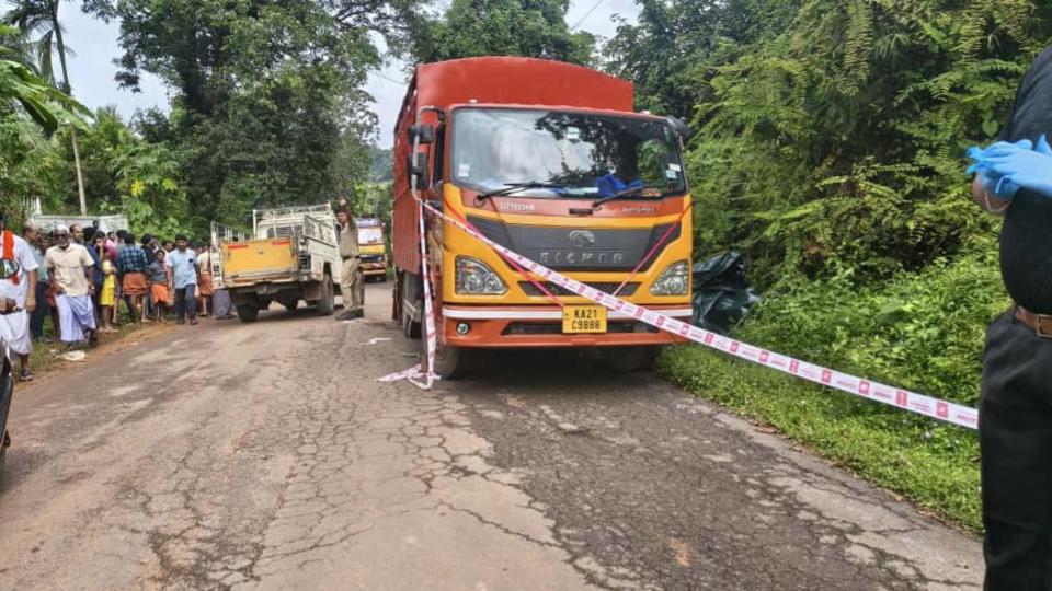 karnatakapoliceopenfireonmanforillegalcattletransportation
