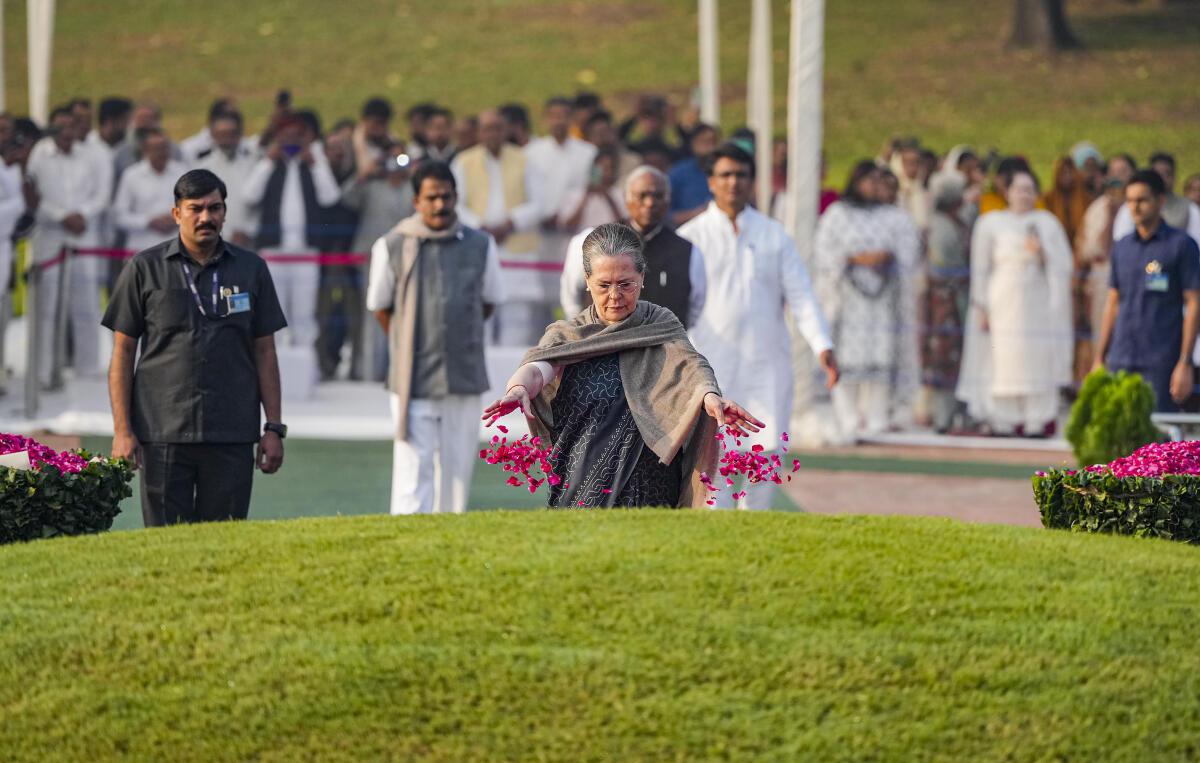 congresspaystributestojawaharlalnehruonbirthanniversary