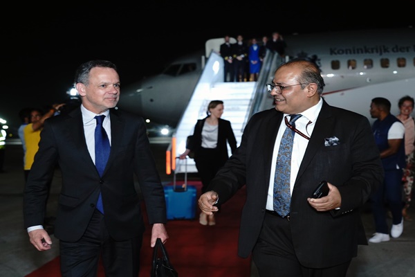 netherlandsforeignministercasparveldkamparrivesinindiafortwodayvisit