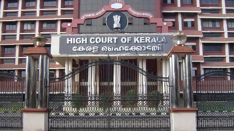 keralahighcourtdismissespleachallengingtravelrestrictions