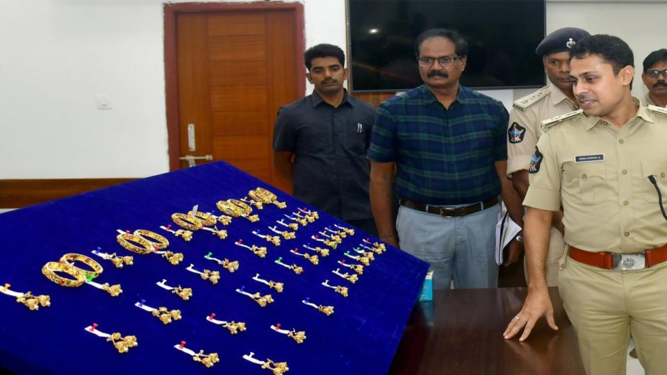 Police recover 624g gold worth Rs 60 Lakh in Kakinada, three arrested