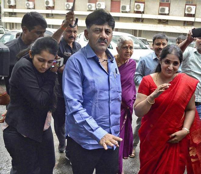 edsummonscongressleaderdkshivakumarsmotherwifeforquestioning