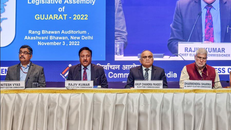 gujaratassemblypollstohave2phasevotingondec15;resultsondec8:ec