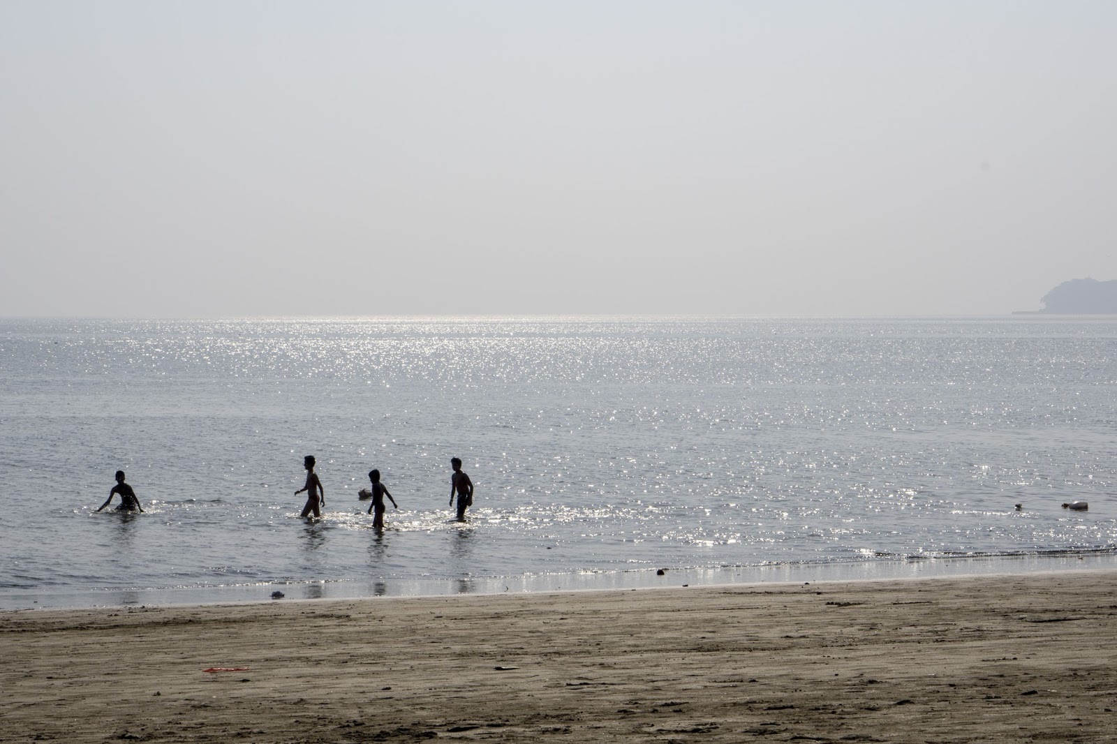 mumbai:threeteenagersdrownatdadarbeach