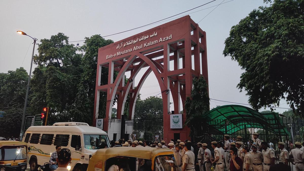 FIR against 3 MPs over trespassing at Jamia University amid students