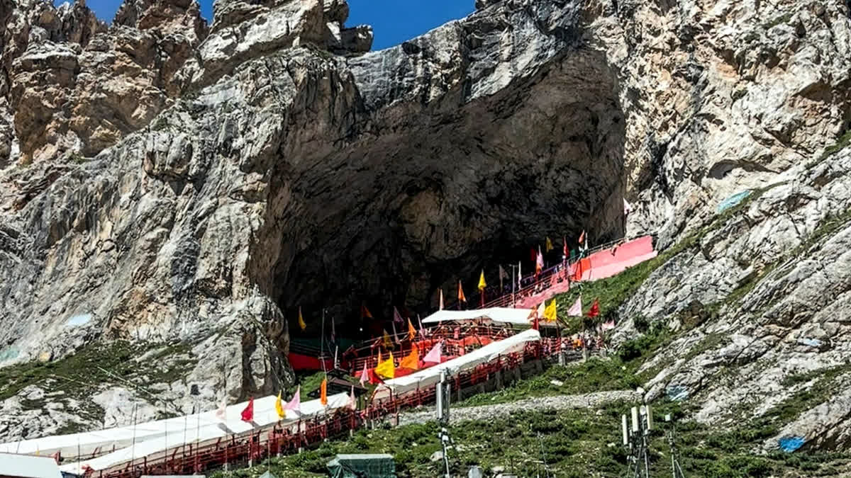 8th Batch of 7,579 pilgrims leaves Jammu for holy cave