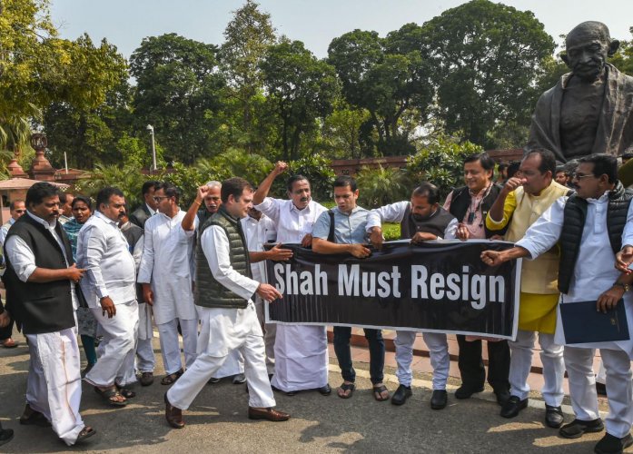 oppositionpartiesprotestoutsideparliamentoverdelhiviolence