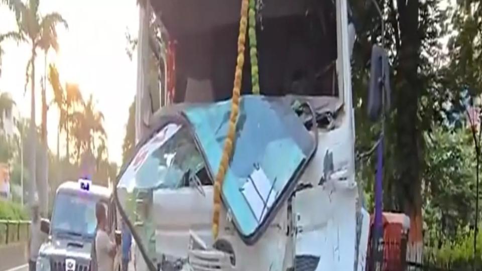 2 Injured As Concrete Mixer Lorry Rams Into Workers in Vishakapatnam, 1 killed