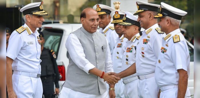 defenceministerrajnathsinghandchiefofnavalstaffadmiralrharikumarjoinednavalanddefencepersonnelonboardinsvikrantforinternationaldayofyogacelebrationsatcochinshipyard