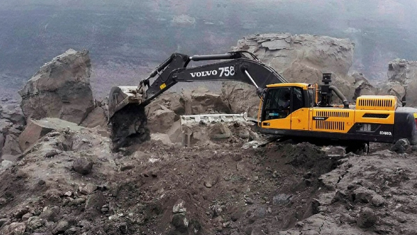 One dead, several trapped in Jharkhand illegal coal mine collapse