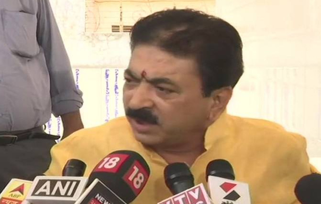 bjpasksgujaratmlawhokickedwomantoapologize
