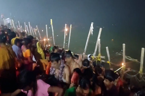 millionsofdevoteestakingholybathonkartikpurnimainbihar