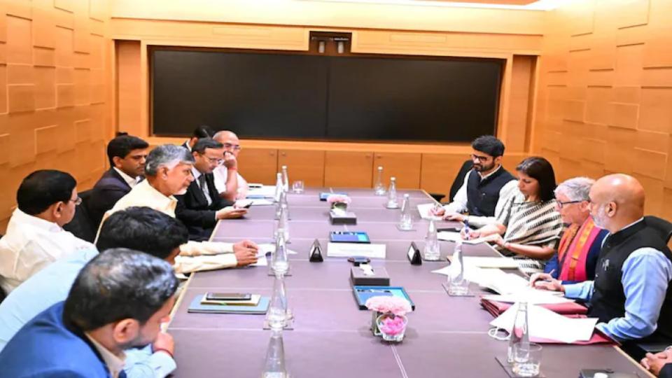 billgatesdiscusseshealthcaretechnologywithjpnaddachandrababunaidu