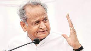 morethan80congressandindependentmlasloyaltorajasthancmashokgehlotresignstoblocksachinpilotsbid