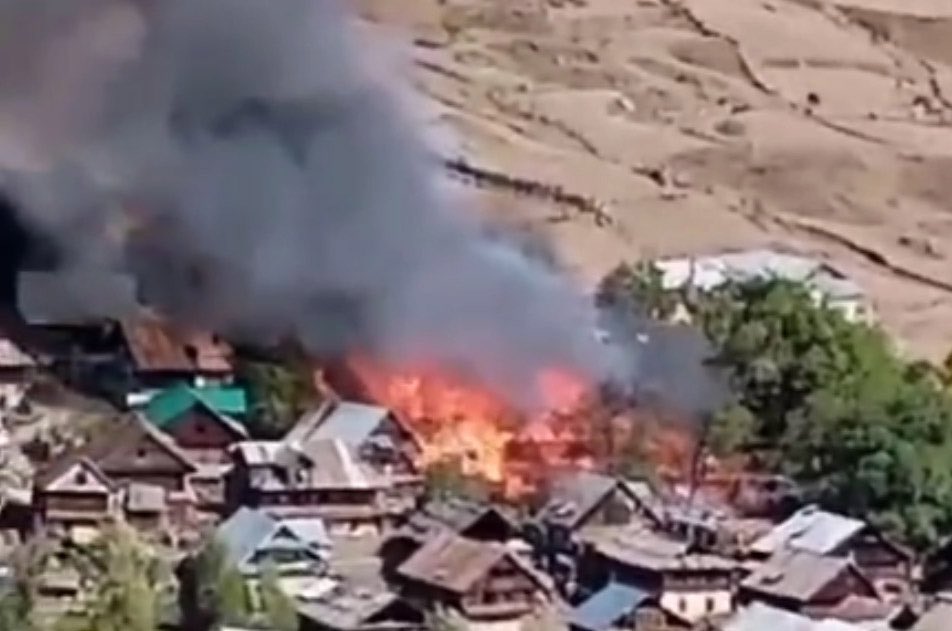 firedestroys35housesinmulwarwanvillagejk