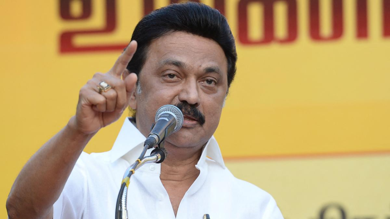 tamilnaducmannouncesexgratiaofrs25lakhtofamilyofwomanpoliceconstable